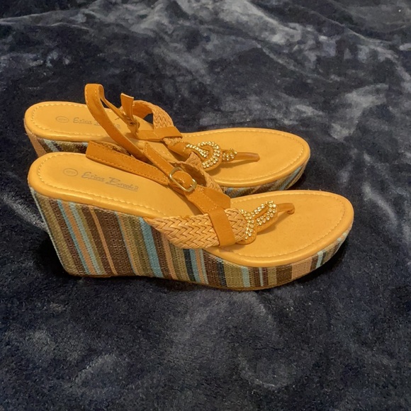 beige brown wedge sandals - Picture 2 of 3